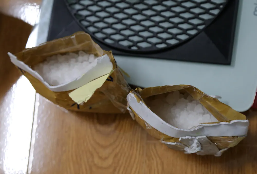 Bắt đối tượng ngụy trang ma túy trong loa thùng  ảnh 2