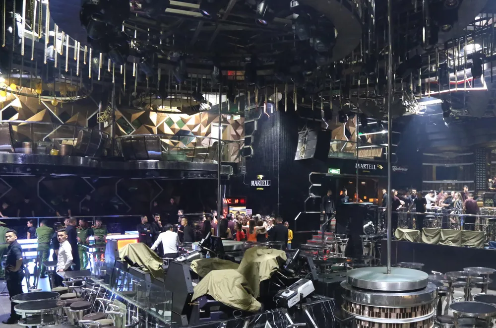 Công an kiểm tra đột xuất vũ trường Phương Đông, phát hiện 75 người dương tính với ma túy ảnh 2