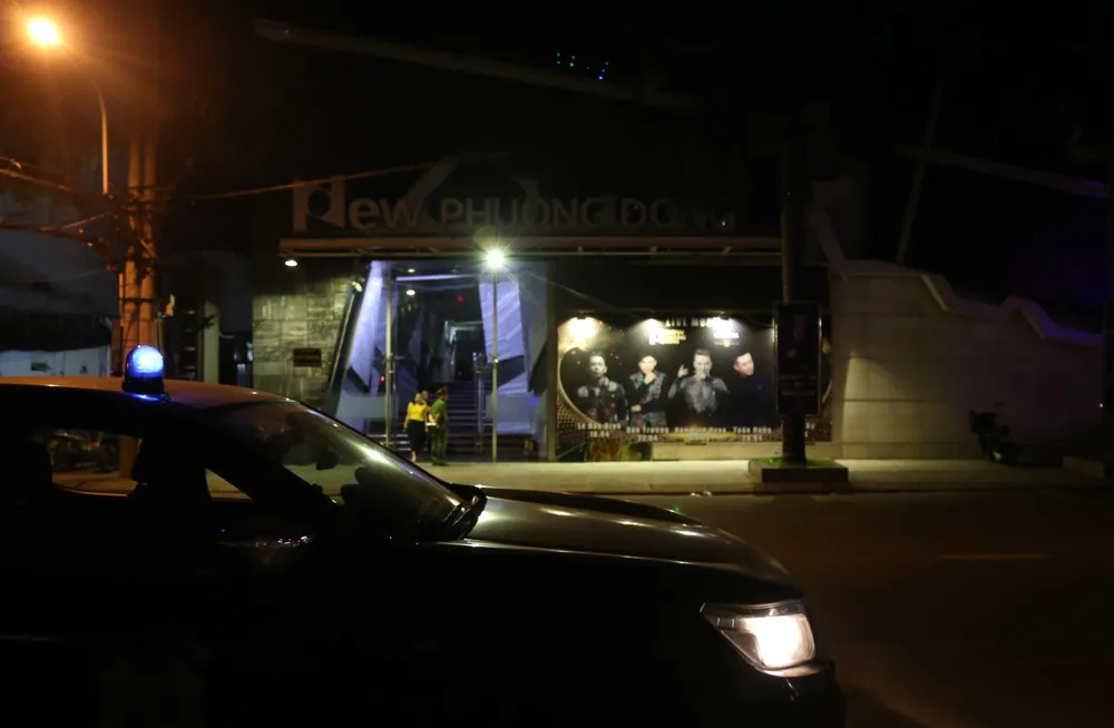 Công an kiểm tra đột xuất vũ trường Phương Đông, phát hiện 75 người dương tính với ma túy ảnh 1