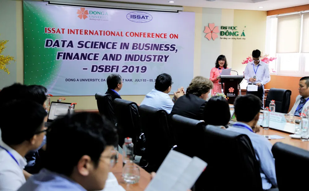 TS. Nguyễn Thị Anh Đào – Chủ tịch HĐQT, Hiệu trưởng ĐH Đông Á phát biểu tại Hội thảo