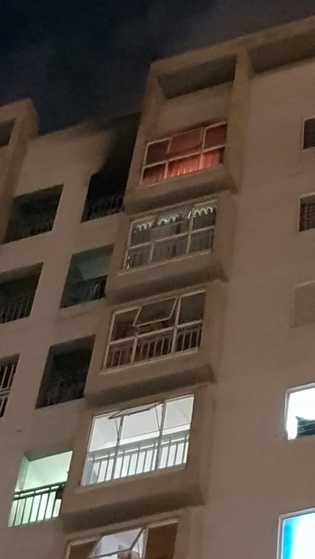 Căn hộ chung cư trên tầng 11 bốc cháy do thắp hương cúng rằm