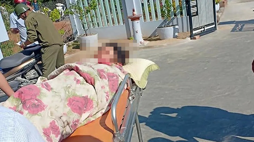 Kinh hoàng chồng cứa cổ vợ rồi tự sát ảnh 1