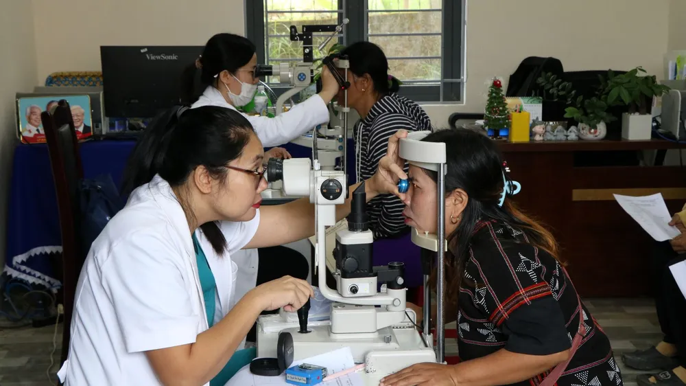 Đo thị lực và khám các bệnh về mắt.jpg