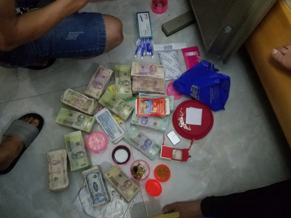 Buôn ma túy, gắn camera quanh nhà để theo dõi công an ảnh 1