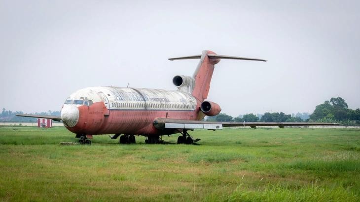 内牌机场被遗弃的这架波音飞机已有50年机龄，无法修复并投入运营。