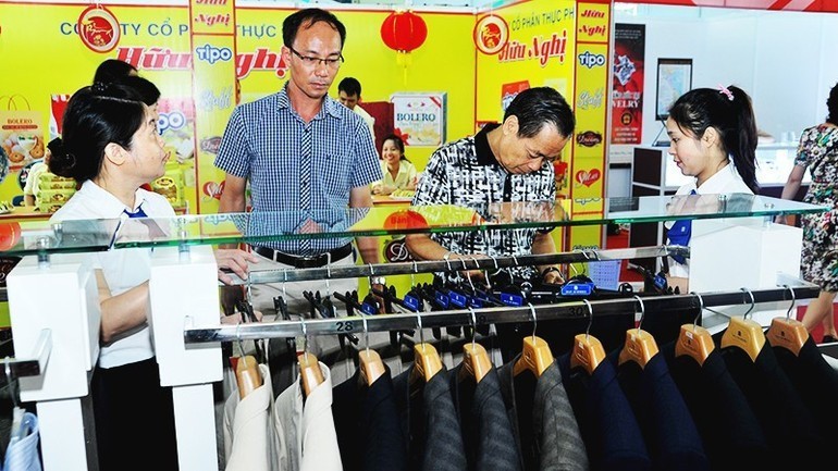 2025年上半年，全国社会消费品零售总额及消费服务营收同比增9.3%。