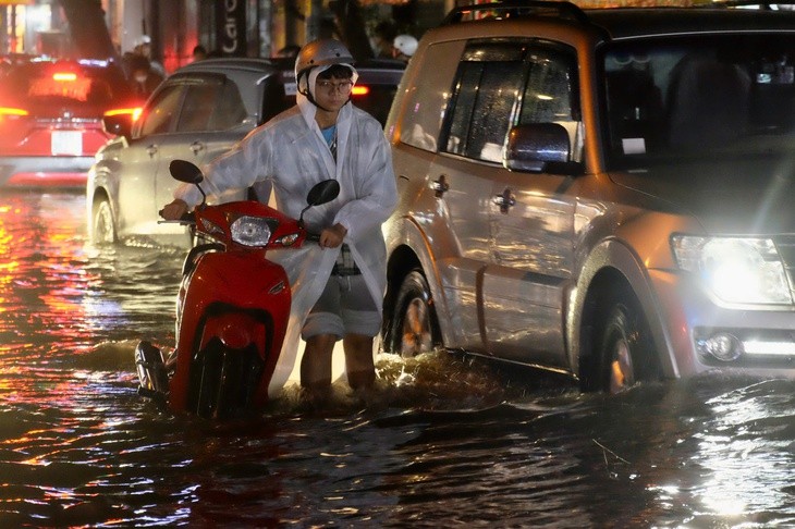 10月10日，南部地区傍晚有大雨