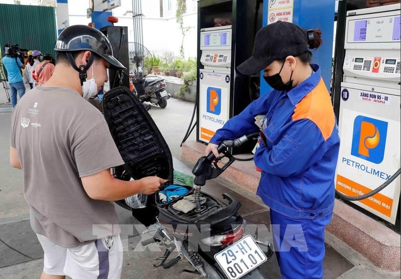 汽油价格上涨 柴油价格继续下降。