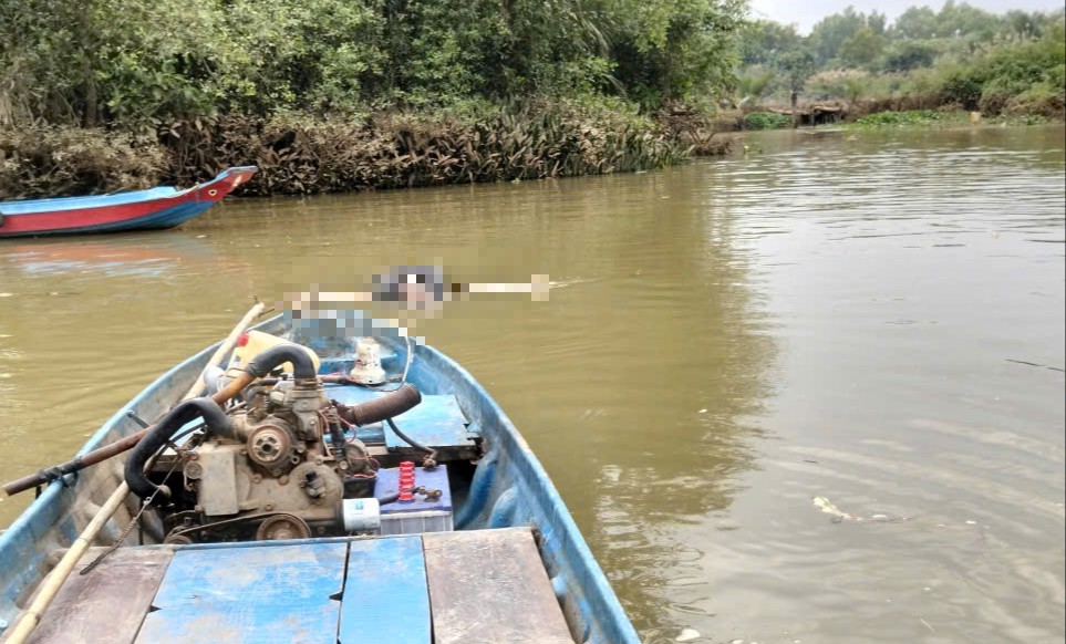 阿L.的遗体在隆福坊河段发现。