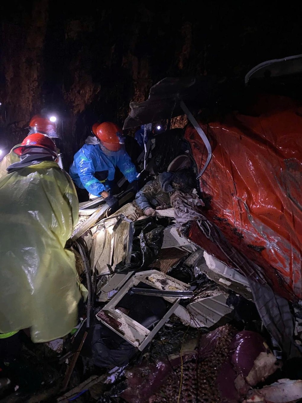 职能力量在现场救援。