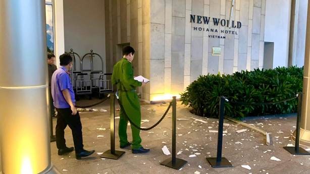 检察员与公安力量在现场进行调查。图：岘港市人民检察院