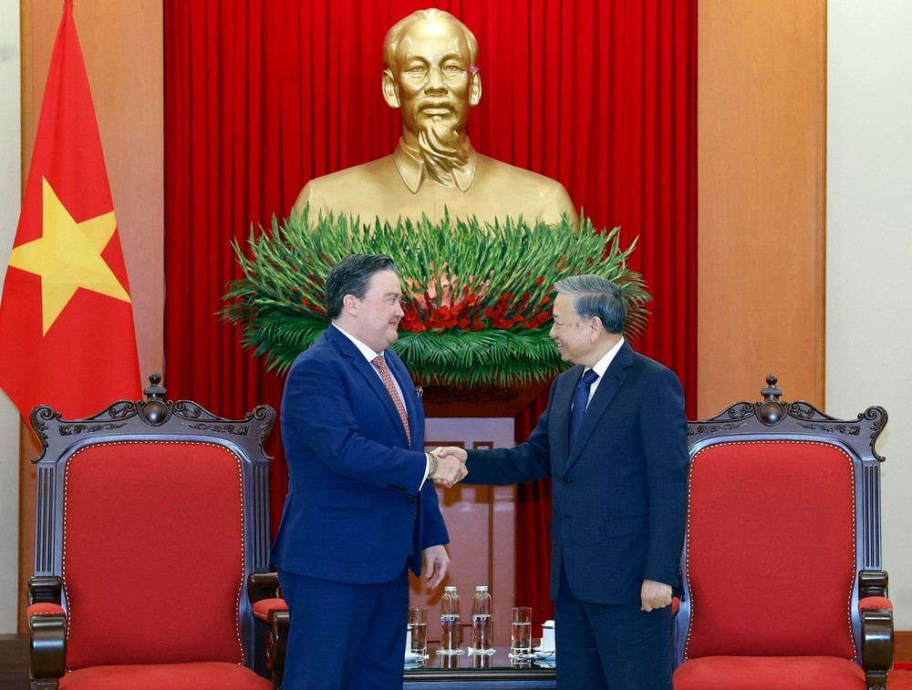 越南共产党中央总书记苏林会见前来辞行拜会的美国驻越南大使。图：越通社