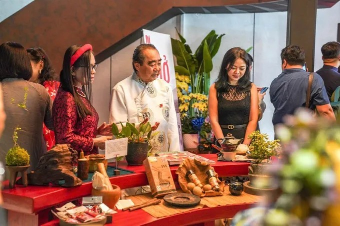 游客参观新近亮相、位于胡志明市滨城坊的河粉博物馆。