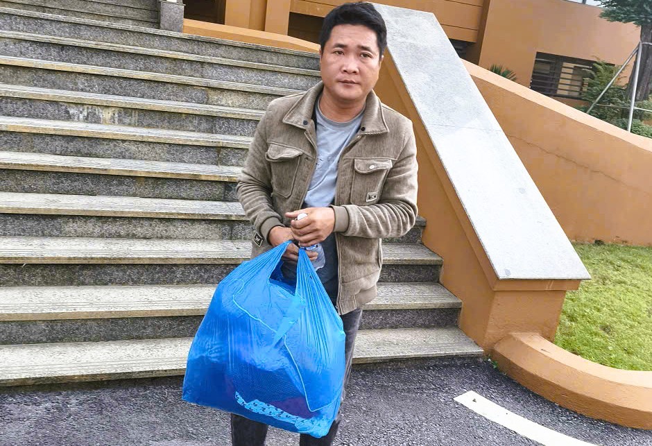 陈明武及近80亿元现金赃物。 图：清化省公安