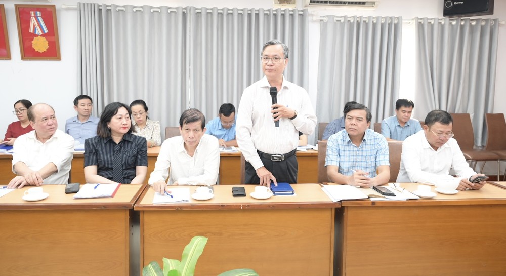 《共产杂志》驻南部常务机关首长冯玉保司长发表讲话。图：文明