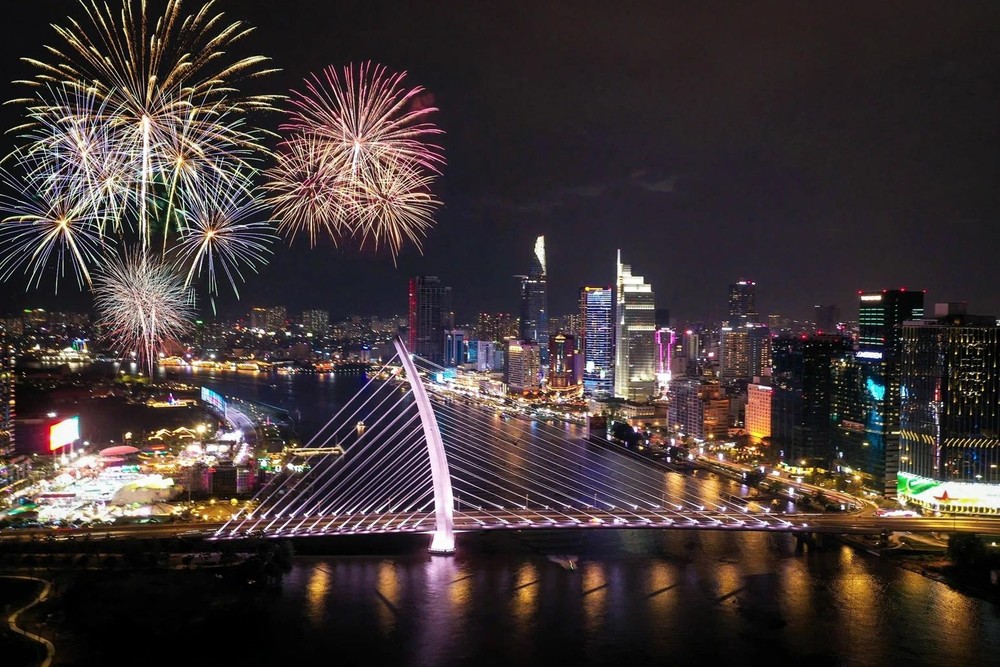 胡志明市将在17个地点燃放烟花 迎接2026丙午年春节。