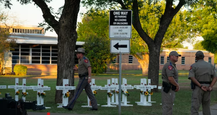 美国许多学校都加强了安保措施，以确保学生和教师的安全。图：华盛顿邮报