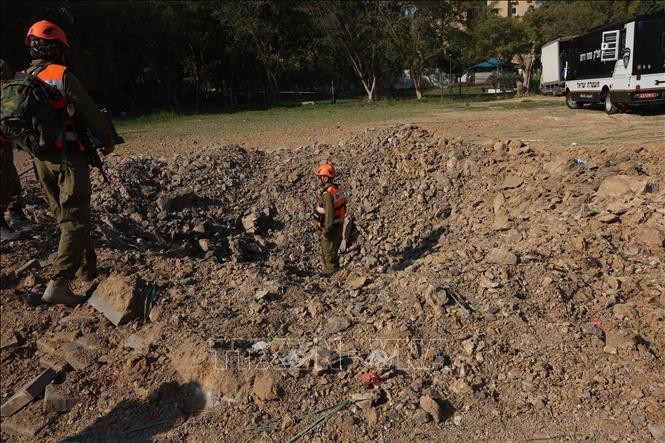 3月2日，以色列贝尔谢巴遭到伊朗导弹袭击的现场。图：新华社/越通社