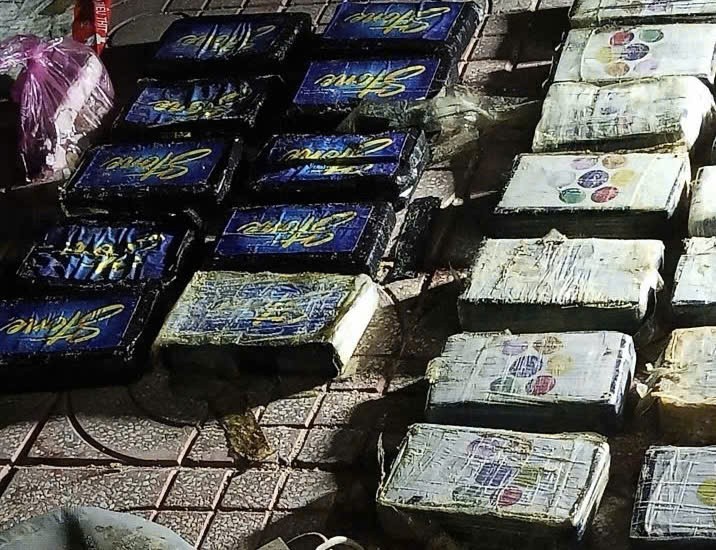 在林同省海岸发现疑是存放毒品的尼龙袋。