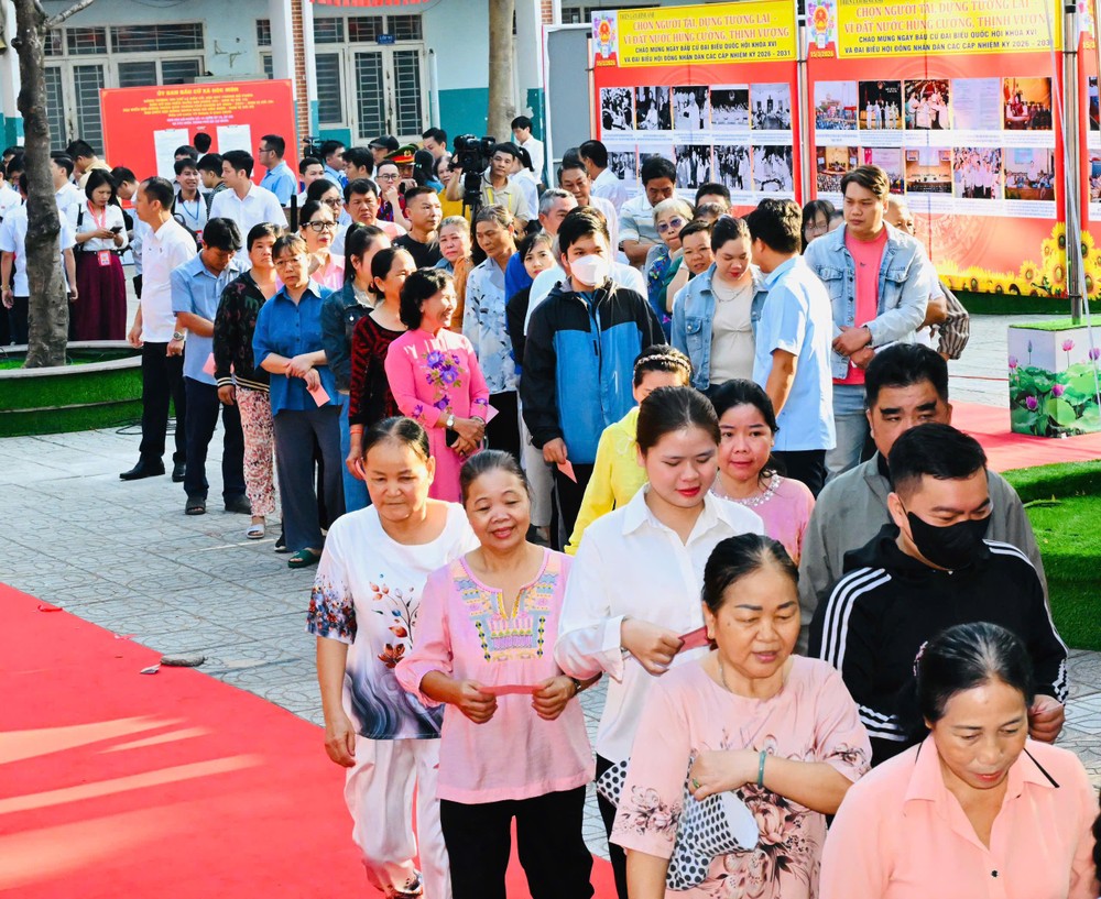 胡志明市选举委员会在全民盛大节日后向选民致谢。图：越勇