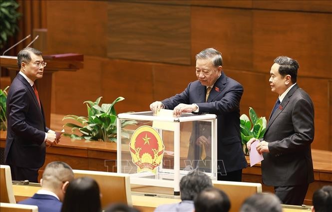 党中央总书记苏林投票。图：杨江