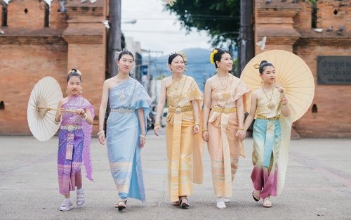 泰国政府倡议“全民穿泰服” 推动泰国文化走向国际。