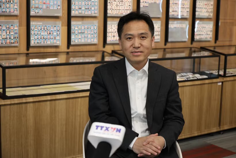 清华大学环境学院院长刘书明接受越通社驻京记者的采访。图：越通社