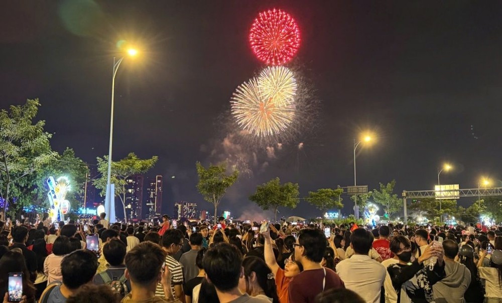 “四·三〇”假期期间，同奈省10个新坊将组织低空烟花燃放，另有2个坊将燃放高空烟花。