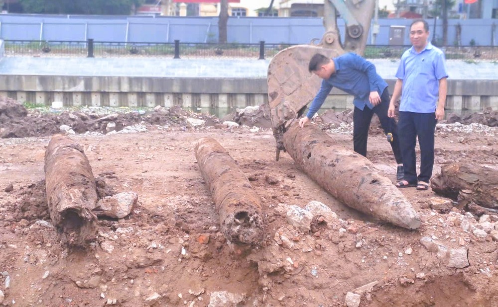 在云河河底发现的3根古木桩，疑似出自陈朝。