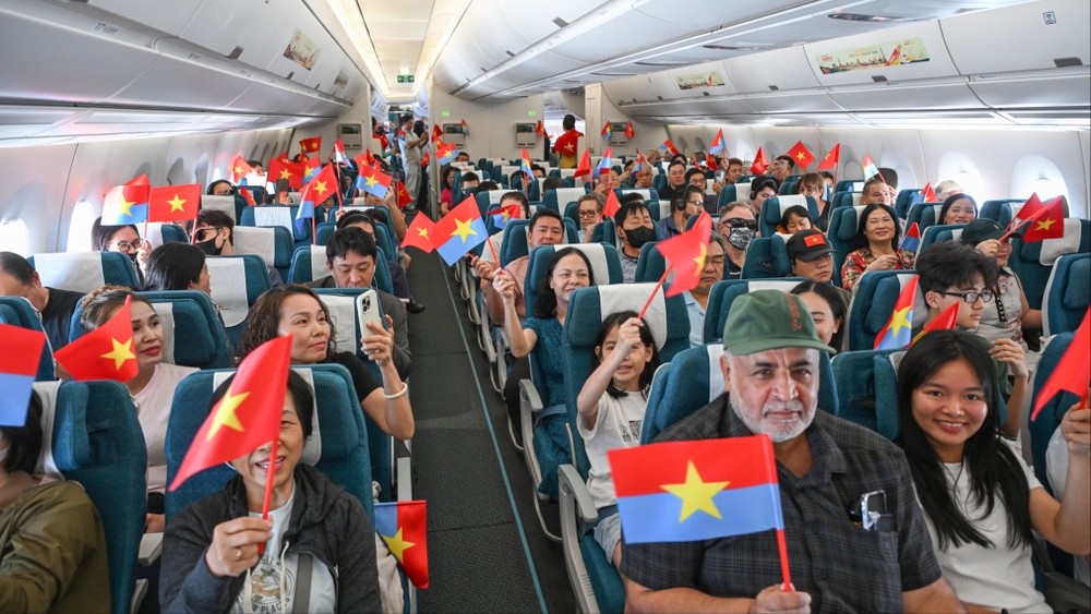 主题为“载着越南渴望高飞”的特别航班活动。