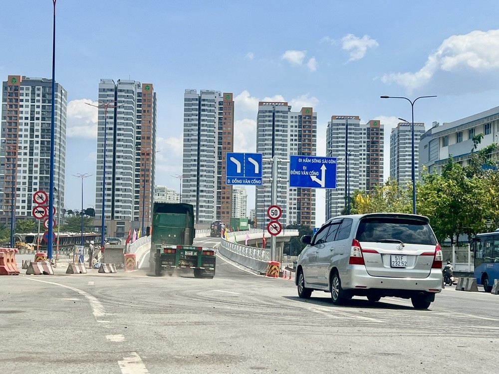 N3高架桥直接连接梅志寿街与童文贡街。图：国雄