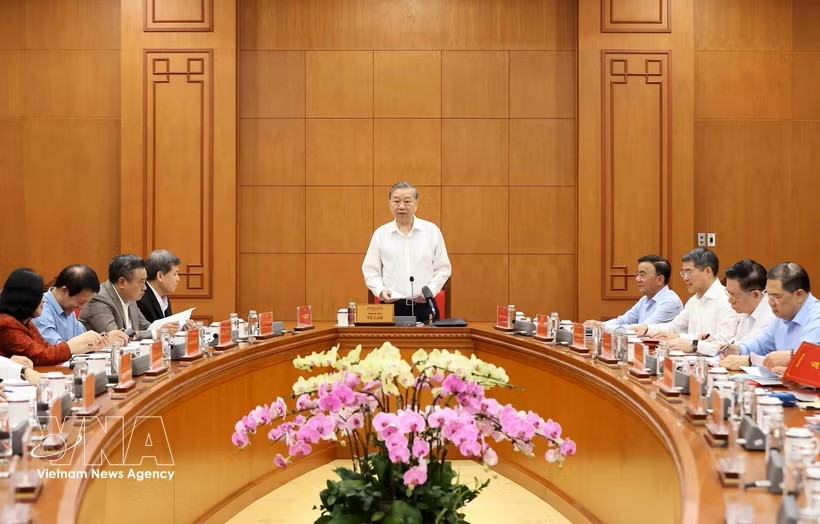 3月18日，越南共产党中央总书记，中央反腐败、反浪费、反消极指委会主任苏林主持该指委会常委会会议。图：越通社