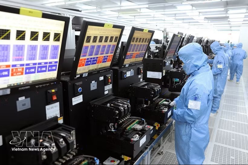 MCNEX VINA有限责任公司相机模块和电子元件的生产线。图：越通社