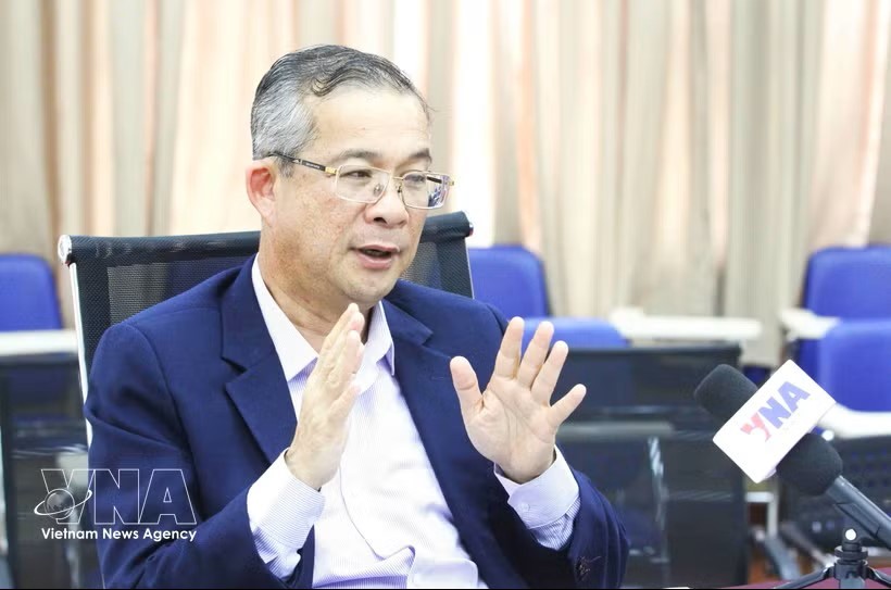 柬埔寨金边皇家大学国际与公共政策研究所所长尼克·昌达利斯接受越通社驻东南亚记者的采访。图：越通社