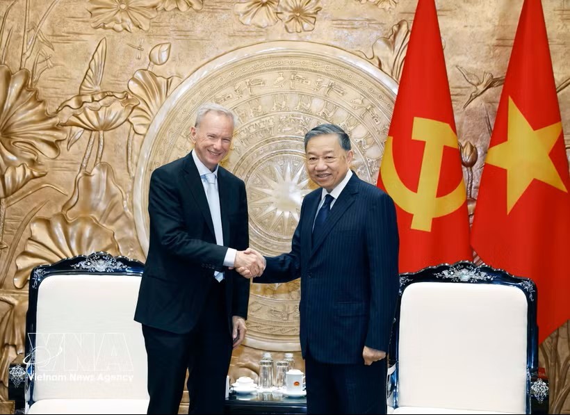 越南共产党中央总书记、国家主席苏林会见谷歌前董事长施密特。图：越通社