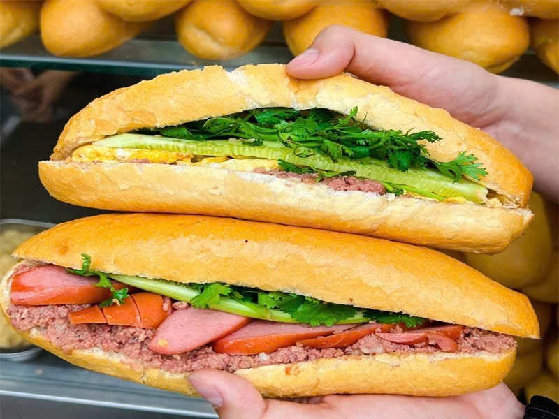 同塔省发生疑似食用面包后中毒事件。