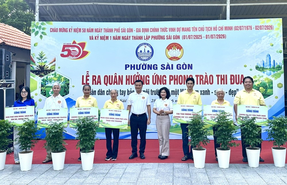 西贡坊举行“全民携手保护环境，共建绿色-清洁-美丽越南”竞赛运动启动仪式。图：清贤