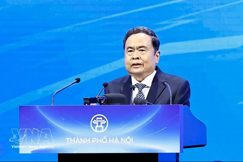 党中央政治局委员、国会主席陈青敏发表讲话。图：越通社
