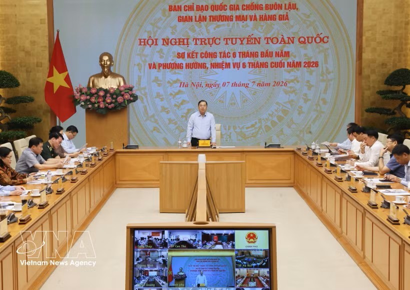 政府常务副总理，国家反走私、贸易欺诈和假冒伪劣商品指委会主任范家足在会议上发表讲话。图：越通社