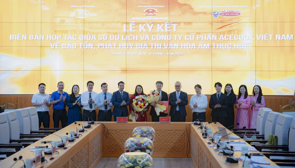 顺化市旅游厅与越南Acecook股份公司正式签署2026-2030阶段战略合作协议。图：hue.gov.vn