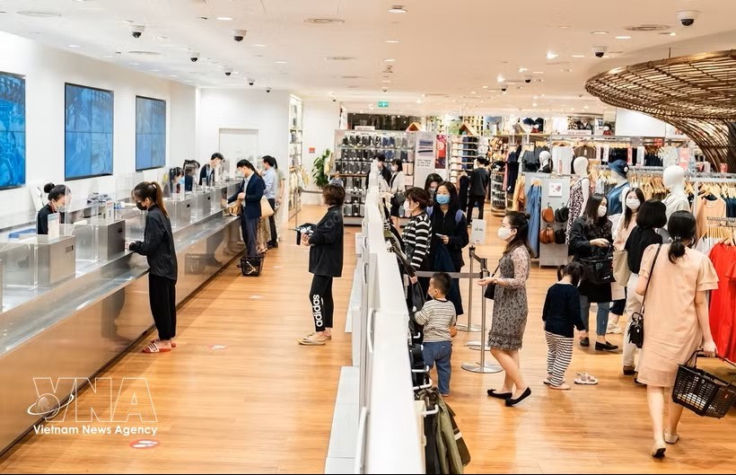 多个现代零售体系的购物氛围显示，消费市场正逐步恢复活力。图：越通社