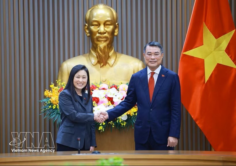 越南政府总理黎明兴会见美国驻越大使詹妮弗·维克斯。图：越通社