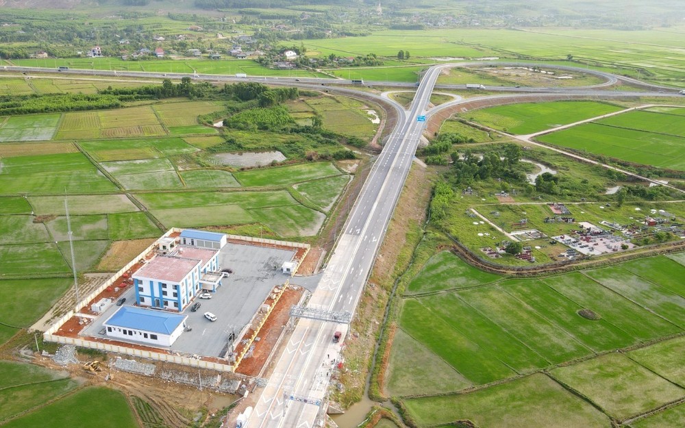 跃滩-甘露路段5个高速公路子项目自7月15日晚上8时起开始收费。