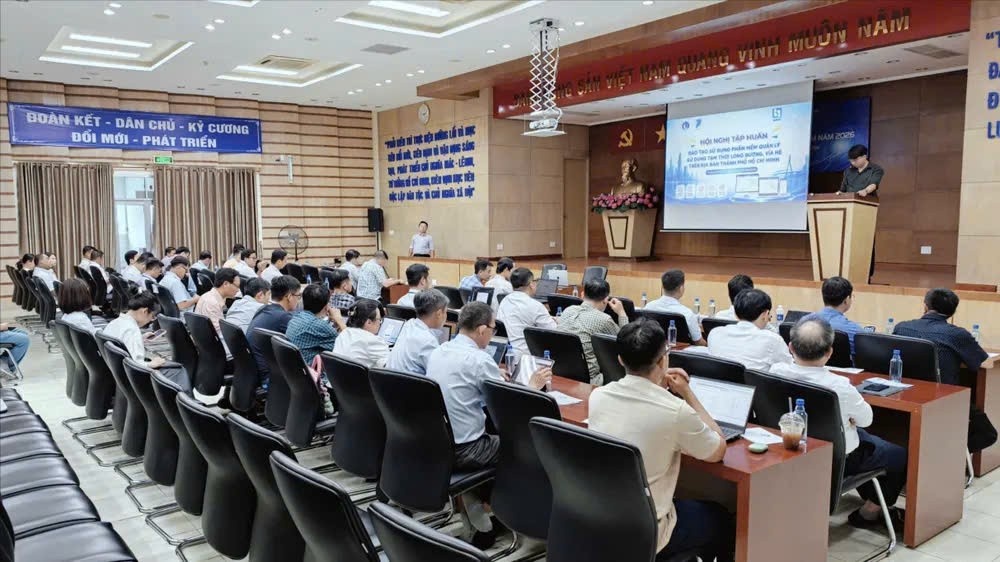 胡志明市车道与人行道临时使用管理软件使用培训会现场。图：TT
