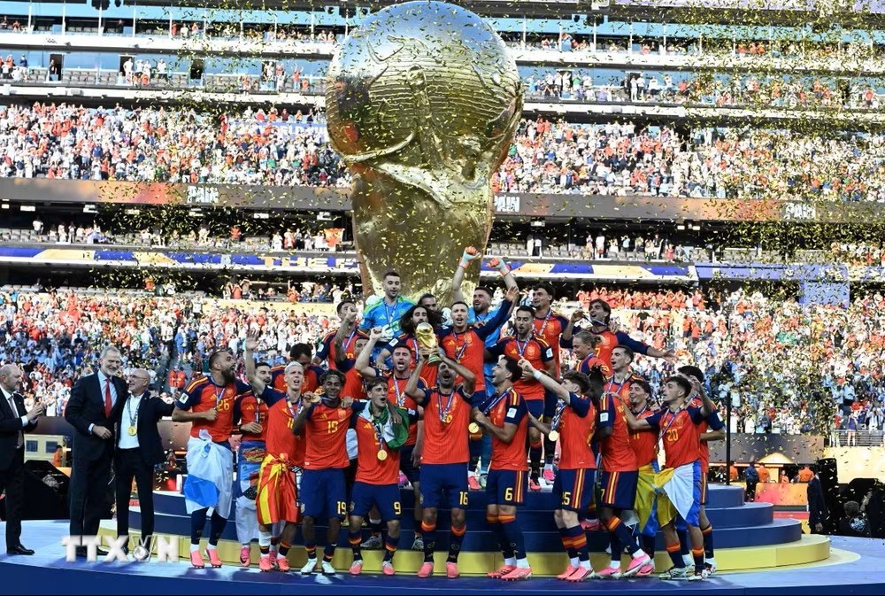 西班牙队夺得2026年世界杯冠军，登顶7月份FIFA排名榜首。图：新华社/越通社