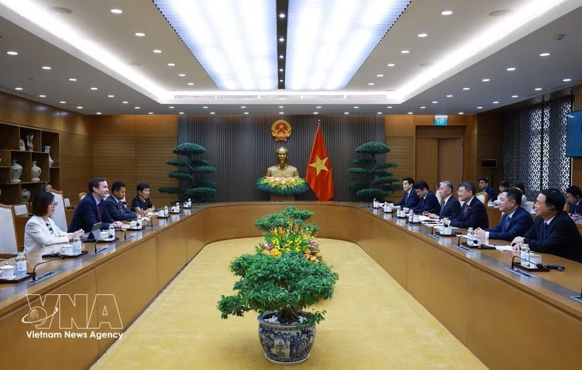 越南政府总理黎明兴会见国际货币基金组织现任和后任驻柬埔寨、老挝和越南首席代表。图：越通社