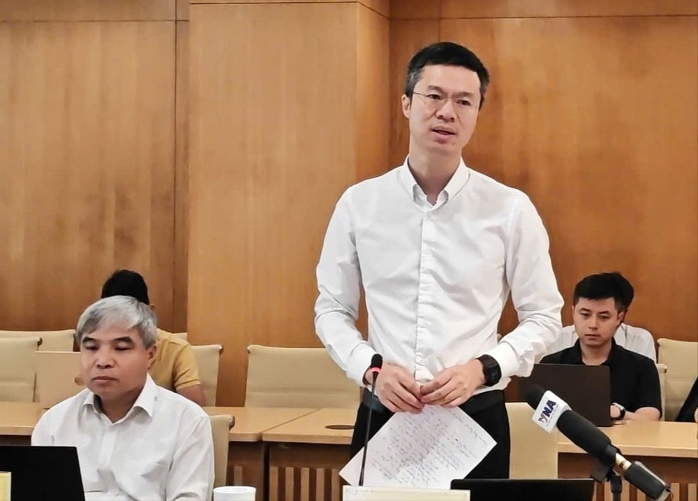 陈登科副主席在新闻发布会上与媒体交流信息。图：陈平