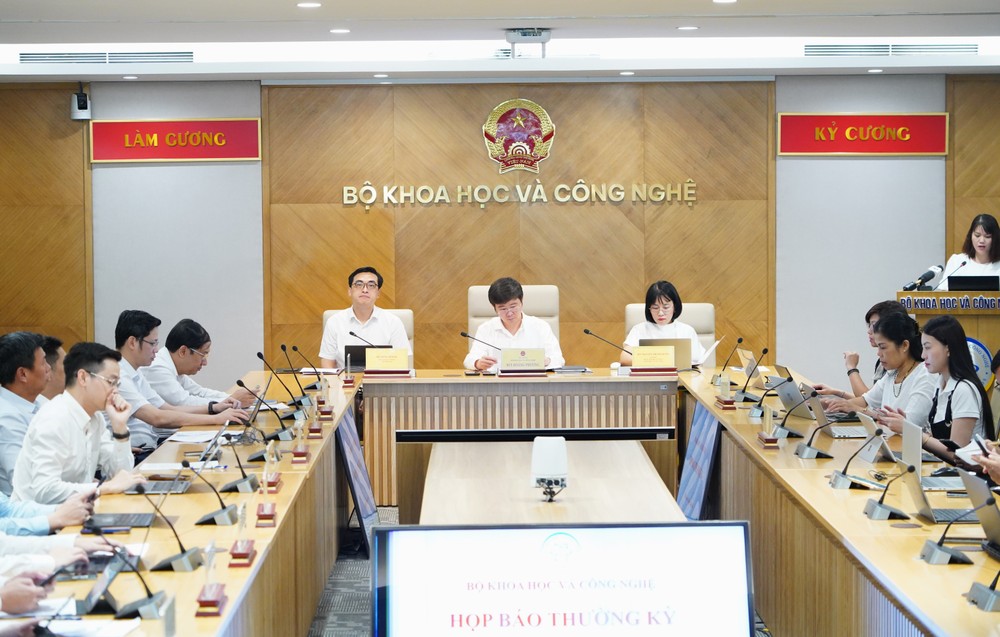 2  hop-bao-khcn-6-8642-4657.jpg