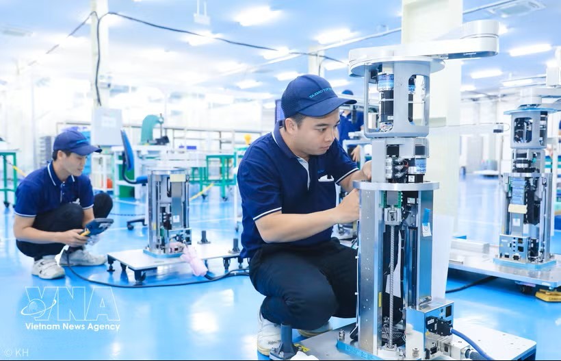 半导体行业中晶圆传输机器人装配线。图：越通社