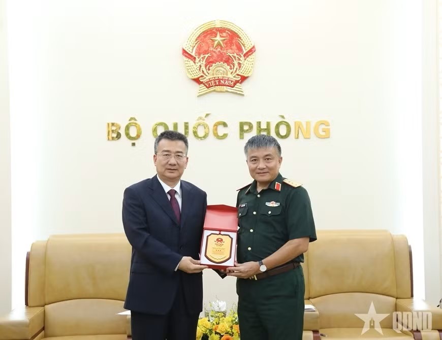 2 quan-he-viet-trung.jpg
